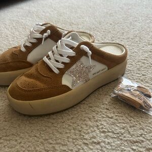 Vintage Havana Tan and White Mules with Glitter Star